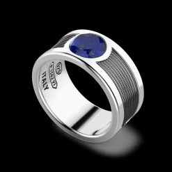 Anello a fascia Zancan in argento con pietra lapis centrale.