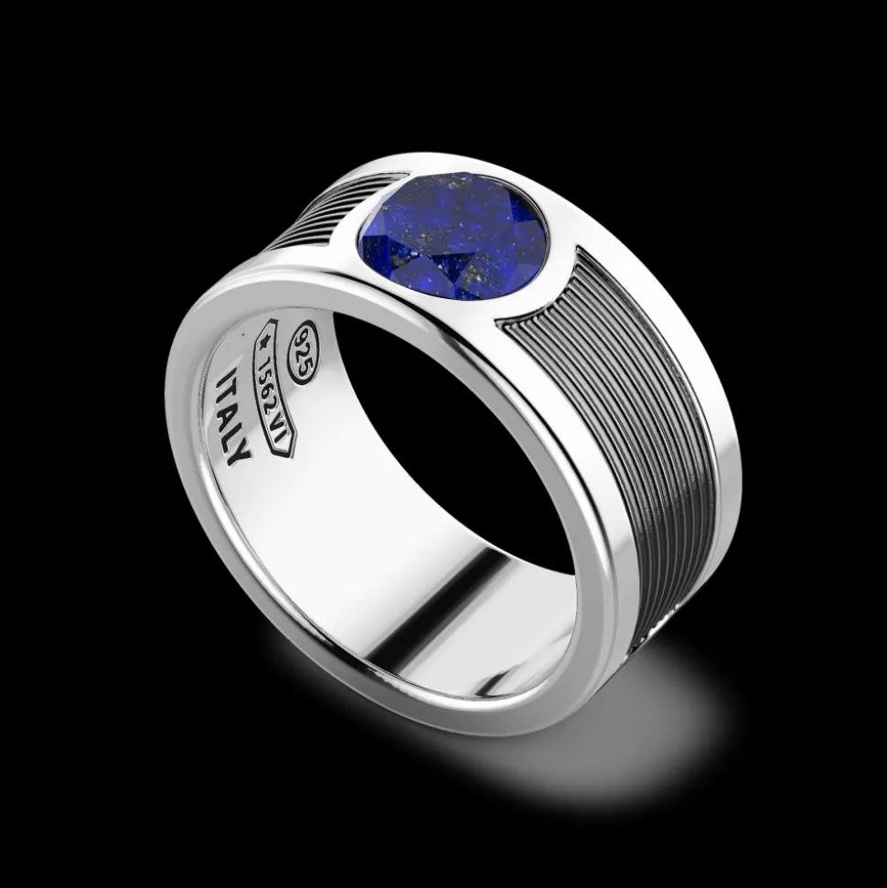 Anello a fascia Zancan in argento con pietra lapis centrale.