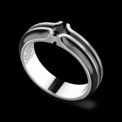 Anello a fede in argneto Zanan con pietra nera.