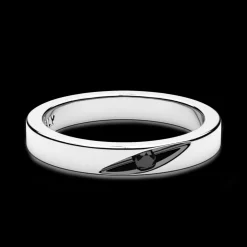 Anello a fede Zancan in argento e pietra nera.