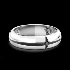 Anello a fede Zancan in argento con pietra nera.