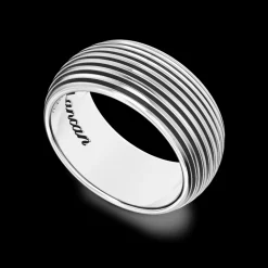 Anello a fede Zancan in argento con striature.