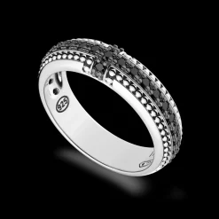 Anello a fede Zancan in argento con pietra nera.