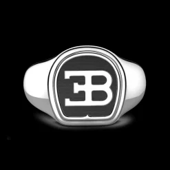 Anello chevalier Bugatti in argento.