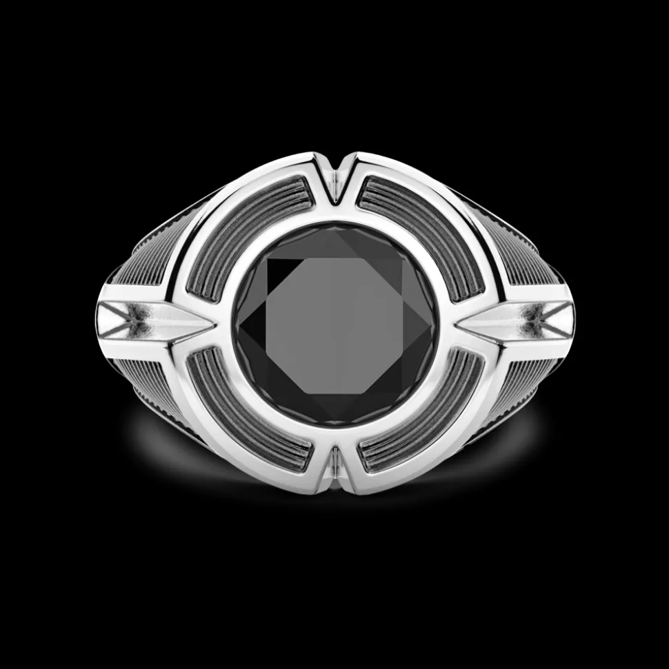 Anello chevalier Zancan in argento con pietra onice centrale.