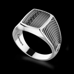 Anello chevalier Zancan in argento brunito e pietre nere.