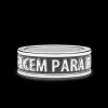 Anello Zancan a fascia in argento con scritta in latino.