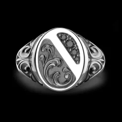 Anello Zancan in argento con pietre nere.