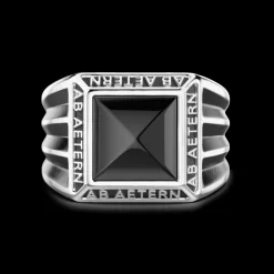 Anello Zancan in argento con scritta in latino e pietra onice.