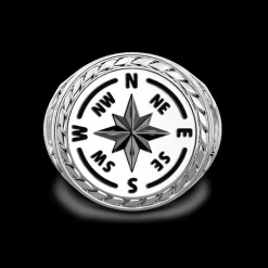 Anello Zancan in argento con rosa dei venti incisa.
