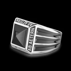 Anello Zancan in argento con scritta in latino e pietra onice.