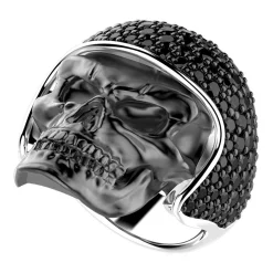 Anello Zancan in argento brunito a teschio biker con pietre nere.