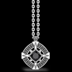Collana in argento con onice sul pendente.