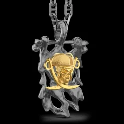 Collana in argento con pendente a pirata.