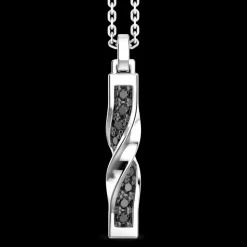 Collana Zancan in argento con pendete a targa verticale.