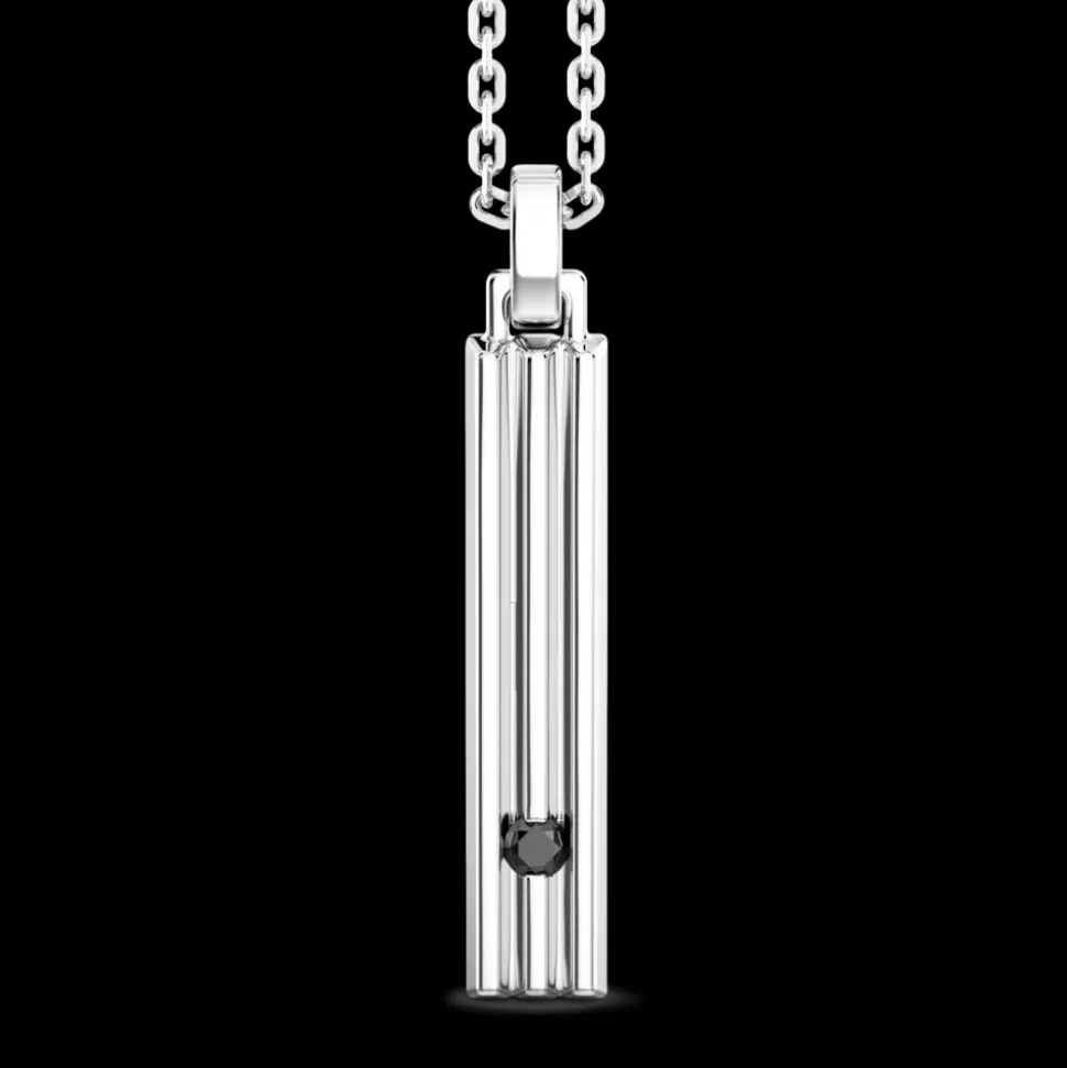 Collana Zancan in argento con pendete a targa verticale.