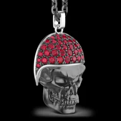 Collana Zancan in argento con pendente teschio biker con pietre rosse.