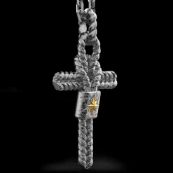 Collana Zancan in argento brunito con pendente a croce e nodo nautico.