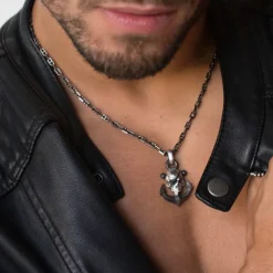 Collana Zancan in argento con pendente a teschio pirata.