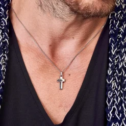 Collana Zancan in argento con pendente a croce.