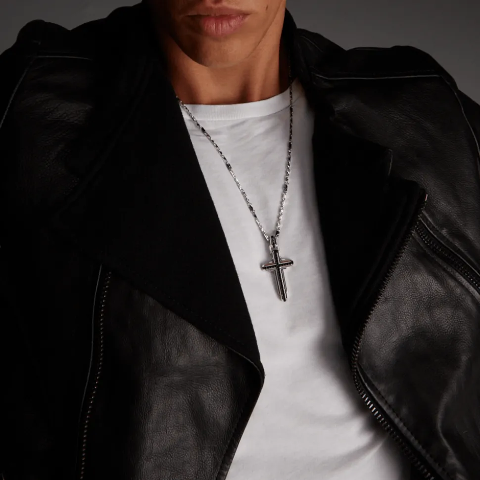 Collana Zancan in argento con pendente a croce e pietre nere.