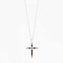 Collana  Zancan in oro bianco con croce e diamanti .