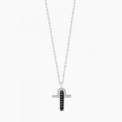 Collana  Zancan in oro bianco con croce e diamanti .