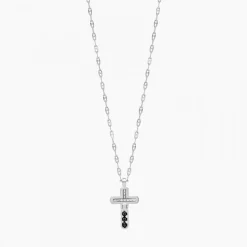 Collana  Zancan in oro bianco con croce e diamanti .