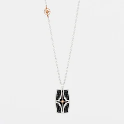 Collana Zancan in oro con pendente rosa dei venti e diamanti.