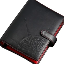 Organiser in pelle nera e interni rossi.